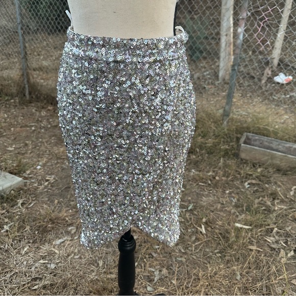 Aakaa Silver Pencil Skirt for Cocktail Night Out - Picture 2 of 6